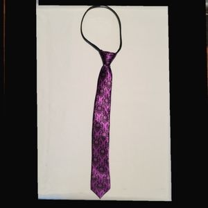 Adjustable tie with skulls